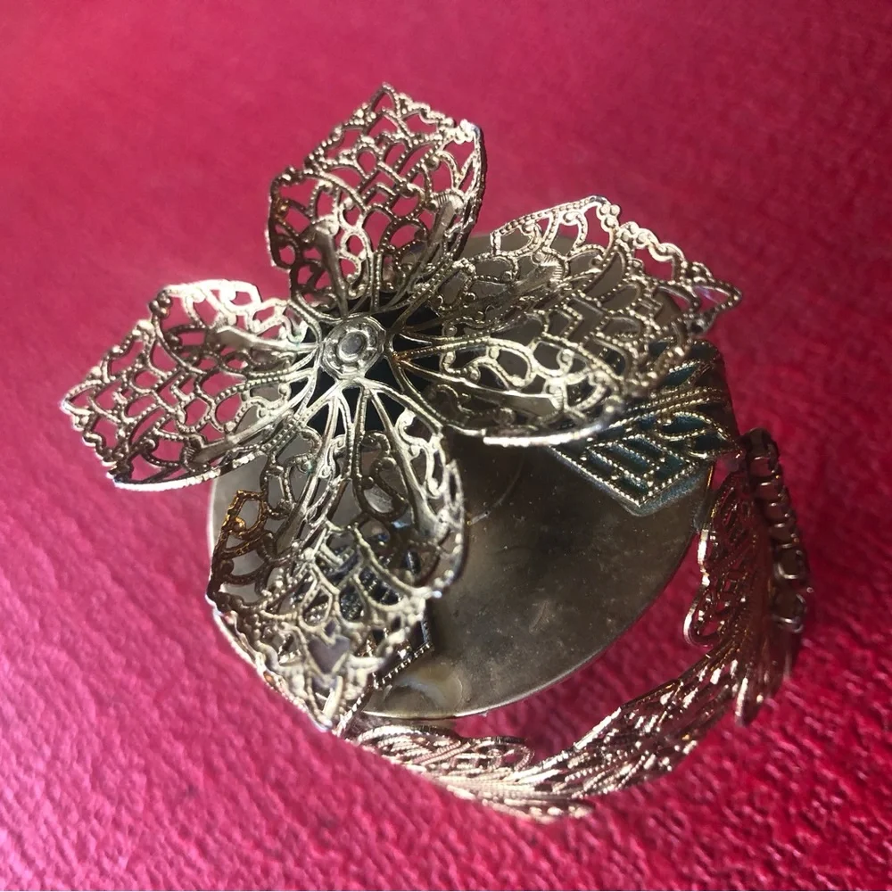 ⭐️VINTAGE Gold Filigree makeup holder 3” ✨